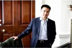 「人物」英国华人韦鸣恩，一个从贫民窟走出的“终身贵族”图片