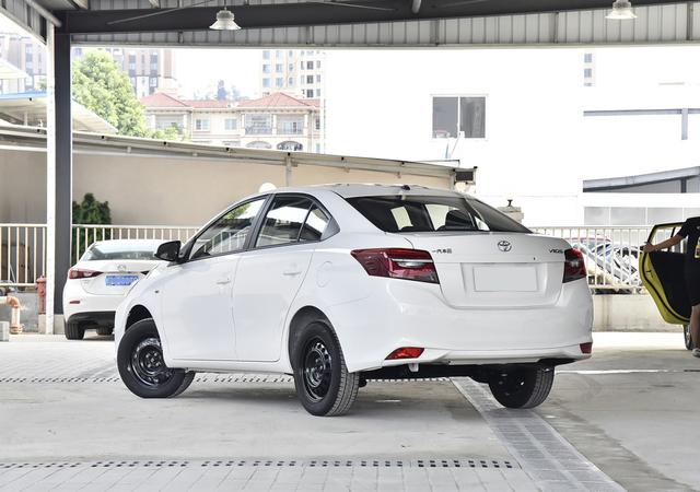 价格实惠的三厢丰田车，四缸自动挡油耗4.9L，经久耐用，实拍威驰