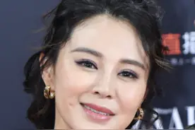 她嫁给自己的学生，还为其生下三个孩子，结婚十余年零绯闻图片
