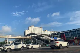 深圳富士康不包吃住普通人在深圳每月消费一千多块图片