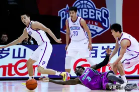 哈里斯28+13+13！山东18分大胜天津，巩晓彬遭裁判威胁图片