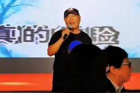 58岁谢东四处商演捞金，观众反应冷淡，曾自爆出场费不过百图片