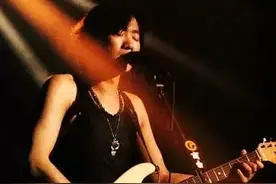 是谁杀了你，黄家驹图片