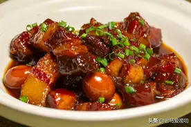 糖色不用炒，鸡蛋冻着吃？浓香软糯鲜美入味，元宝烧肉也能当早点图片