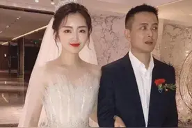 “最帅岳父”火了，婚礼上宾客以为有人“抢婚”，新娘：是亲爸图片