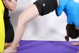 为什么你的手臂和肩膀怎么练也不大！穿高跟鞋的女性为啥会背痛？图片