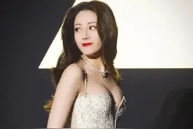 29岁的迪丽热巴几乎没绯闻，这个“90后”偶像越看越有味道图片