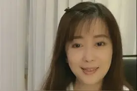 51岁孟庭苇素颜直播，皮肤白嫩不显皱纹，苗条似28岁少女图片