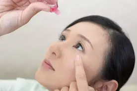 肝硬化发出的第一个信号，往往在眼部！眼睛出现2种迹象要留意图片