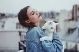 扶贫式婚姻里，男人太现实，女人太慈善图片