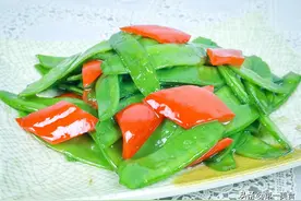 清炒荷兰豆不要直接下锅炒，大厨教你一招，色泽翠绿，营养不流失图片
