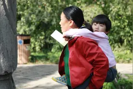 亲妈给女儿带孩子，是一种什么样的体验？3个女人说了大实话图片