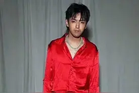 吴亦凡选妃酒局参与者曝光：20个女的陪4男！要求是00后图片