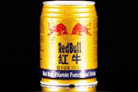 困了累了，喝哪一罐“红牛”？图片