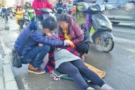 孕妈突然在大街上“产子”，路人却视而不见，只因孕妈长的像男人图片
