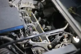 怪兽修车：花一万块整备一辆12年的福克斯，重回新车状态图片