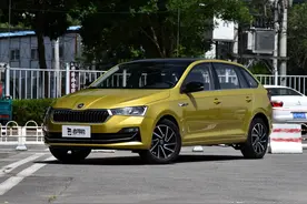 5.6L低油耗合资车，代步小车方便使用不爱坏，实拍昕动图片