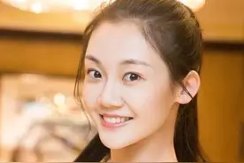 “冯女郎”苗苗：频频与郑恺传恋情上热搜，终于有部剧火了图片