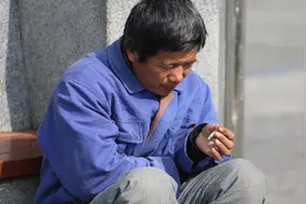 逐渐退出打工者行业的60后农民工，以后如何养老？3方式选哪个？图片