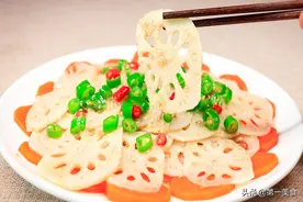 莲藕一焯水就发黑？教你饭店常用的技巧，藕片洁白如玉，还更香脆图片