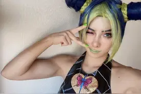 日本小姐姐COS空条徐伦，之前还模仿过JOJO立，这腹肌爱了图片