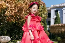 梅婷女儿7岁就登杂志封面，肤白腿长像公主，大名曝光令人酸图片