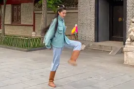 关晓彤复工秀绝活，为这部好剧拼了！图片