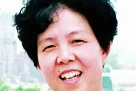 可敬的老师：16年前救下6名学生，52岁的她以身殉职，10万人悼念图片