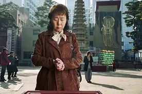 《酒神小姐》2016年韩国电影，曾做过慰安妇的站街女不寻常的故事图片