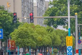张家港历史上第一个红绿灯，原来装这了图片