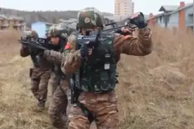 反恐演练如同大片 武警黑龙江总队把队伍拉到了高山密林图片