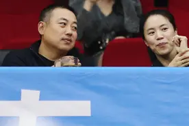 王楠哭笑不得！国乒主帅当众“揭短”，陈梦教练却说喜欢她图片