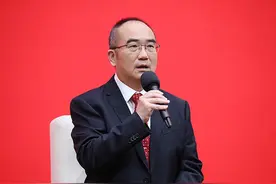 “人民英雄”张定宇：英雄来自于平凡 英雄来自于人民图片