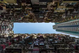 香港20万人的生活现状，很多人竟生活在棺材房图片