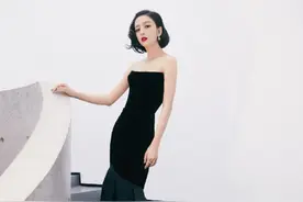 37岁佟丽娅穿抹胸紧身裙，大秀事业线，前凸后翘竟才80多斤？图片