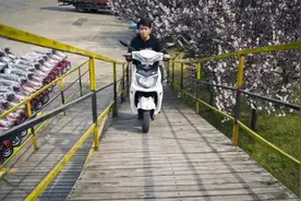 电动车爬坡姿势你了解吗？学会这几招，不用担心有爬不上的坡了图片