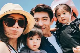 胜似亲生！修杰楷带仨女儿骑行，晒与大女儿合影，梧桐妹颜值逆袭图片