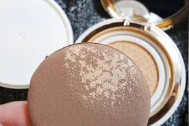 化妆用的粉扑，好多人都用错了还不知道，教你粉扑的正确使用方法