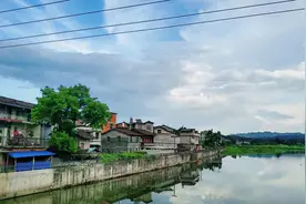 宜黄一绝美冷门古镇，商业化轻至今仍古香古色，名气小游客少图片