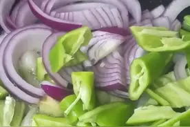 10个人有7个没有吃过的爆炒鱿鱼，原来做法这么简单，收藏了图片