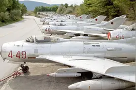 难得一见的中国“飞机坟场”，存放2000架战机，藏在河南这个县城视频封面