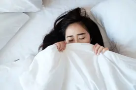 男女裸睡有多舒服？别不好意思，试过的人可收获5个好处图片