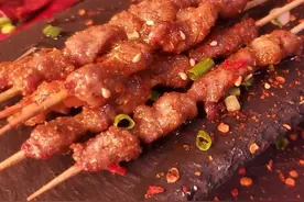 夏天将至 烧烤老板教你嫩滑烤牛肉串的腌制方法及配料 商业版图片