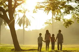 对外人客气，而对亲人不好的人，存在这四种扭曲心态图片