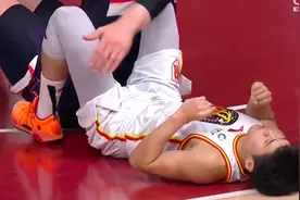 CBA惨烈伤病，男篮最强00后遭260斤巨人坐腿，疑似断腿告别季后赛图片