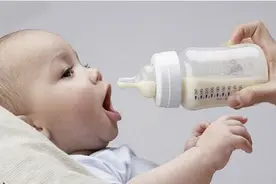 给宝宝选择配方奶的标准是什么？疫情时期如何为孩子转奶？图片