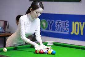 中国最美的台球裁判，身材饱满引关注，网友：美过潘晓婷图片