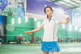打羽毛球的人都很“精明”图片