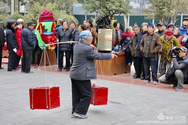高手在民间，演出自娱自乐，洛阳周王城广场民间曲艺乐园