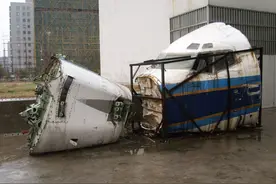 恶劣天气中的意外图片